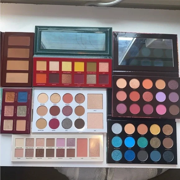 Vibrant Eyeshadow Palette Collection - Picture 1 of 9